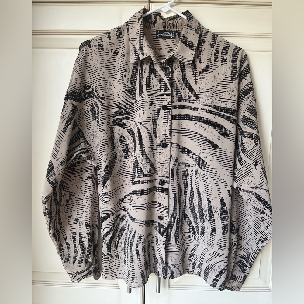 🍓 Joseph Ribcoff brown blouse with unique black pattern. EUC size 12 more a 10